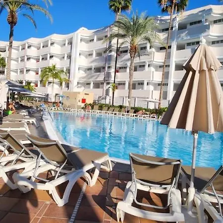 Deluxe Vista Piscina 11 *