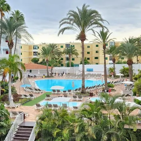 Deluxe Vista Piscina 11